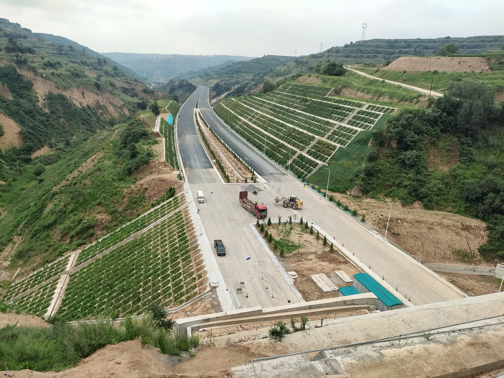 S28 灵台至华亭高速公路